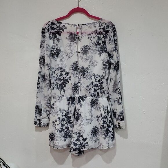 Free People Romper with Button Down Back and Long Sheer Sleeves Size S - Picture 7 of 16